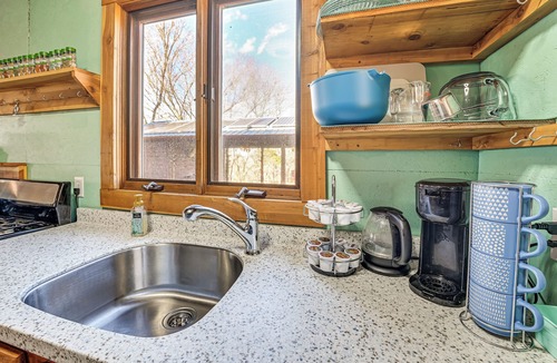 Nevisdale Cottage | Peaceful Mountain Cabin w/Views in Williamsburg
