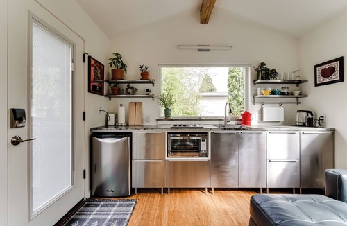 Eugene Apartment | Peaceful tiny home with AC in charming Eugene perfect for getaway