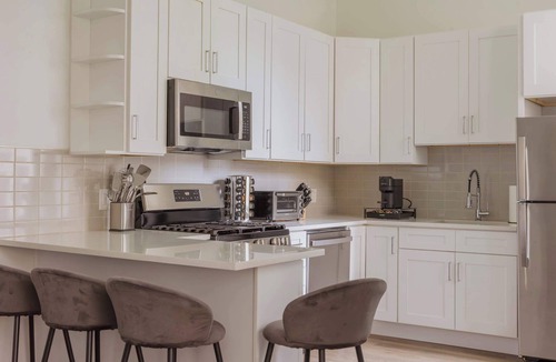 Rush and Division Apartment | Penthouse Designer Loft 4W | GoldCoast/River North