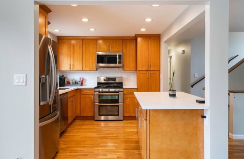 Shoreline House | Perch - Gathering Spot Upper: Freshly remodeled 3BR apartment in Shoreline
