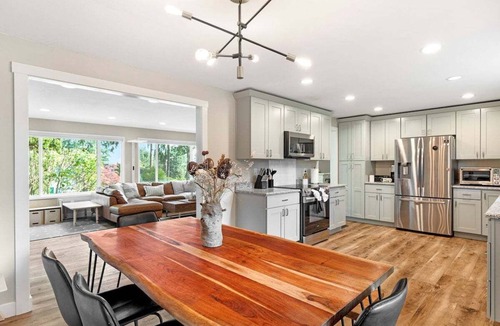 Grass Lawn House | Perch - Spacious 4-Bed Home w/Office, Gym & Yard
