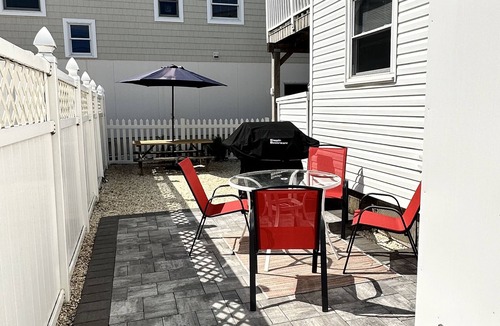 North Beach Haven House | Perfect spot! Cape Cod -1 block to beach and bay with views!