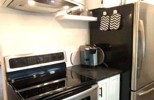 North Central Edmonton House | *Pet Friendly* Brewery District 1 Bdrm Hideout