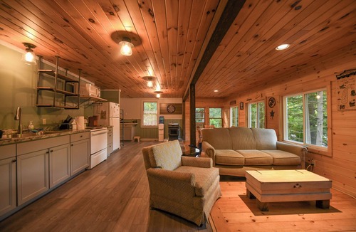Casco Cottage | Pet-Friendly Classic Maine Camp on Quiet Coffee Pond