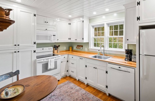 Batesville Cottage | Pet-Friendly Devon Cottage at Ivy Cottages