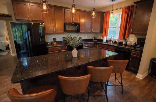 Rockbridge Cabin | Pet Friendly Modern Hocking Hills Cabin Hot Tub