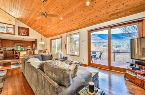 Maplecrest House | Pet friendly mountain house, stunning views, chefs kitchen, mins to Hunter/Windm