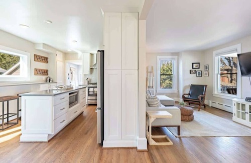 West Annapolis House | Pet Friendly | Park Free & Walk to USNA Stadium