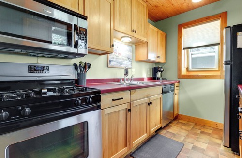 Two Rivers Cottage | Pet Friendly! Steps to Beach - ‘Lakeview Cottage’