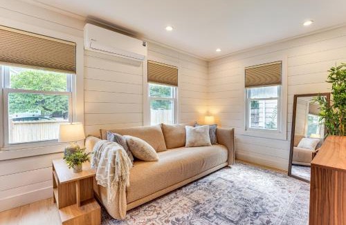 Lansing House | Pet Friendly Tiny Home w/Deck: Close to MSU