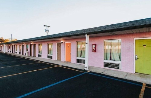 Berea House | Pet-friendly Unit! Roundtrip Airport Shuttle Available, Free Breakfast, Parking