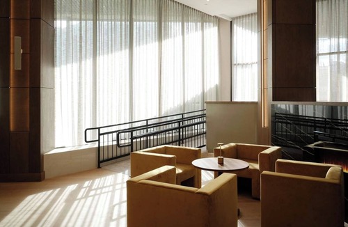 White Plains Hotel | Pets Allowed! King room with Pool and Free Airport Shuttle!