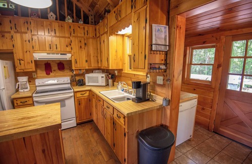 Lansing Cabin | Phoenix Rising + Views + Monthly Discount Pricing!