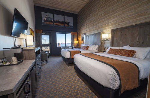 Downtown - Waterfront Hotel | Pier B Resort