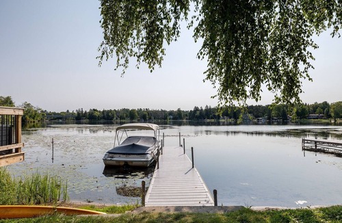 Youngs Point Cottage | Pineview Cottage Escape - Year Round w/Hot Tub & Pet Friendly!