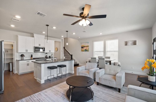 Plano House | PL088 - Home|Yard|16mi to Convention Ctr|Sleeps 8