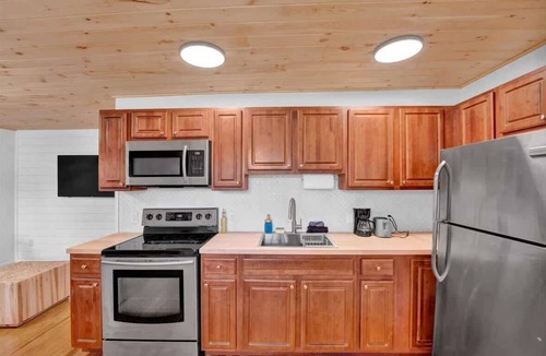 Canadensis Apartment | Pocono Spacious Charmer | Firepits | Pickleball