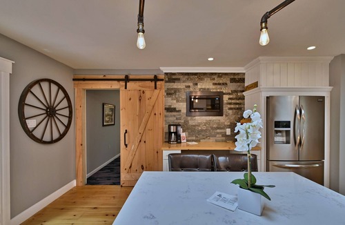 Lake Harmony Estates Cottage | Poconos Modern Chic 3 Bed Ranch w/ Finished Garage