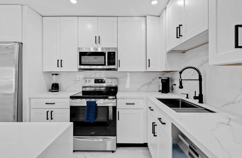 Beachway Estates House | Pompano Gem < 1 mi to Beach & 12 Pickleball courts