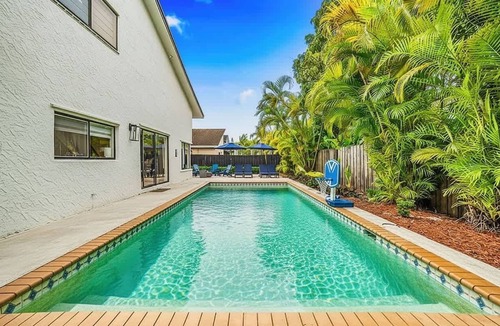 The Hammocks House | Pool * BBQ * Fire pit * Pool Table * TV room