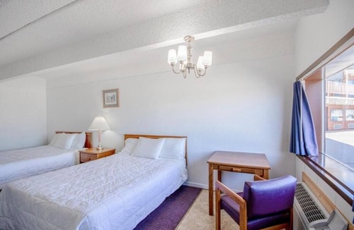 Osborne Hotel | Practical 4-Room Stay w/2 Queen Beds – Ideal Osborne Trip Spot