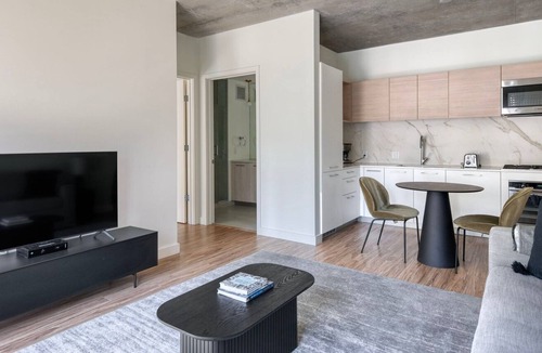 West Loop Gate Apartment | Premium West Loop 1BR w/ Deck, Pool & Gym, 3 blocks to L, by Blueground