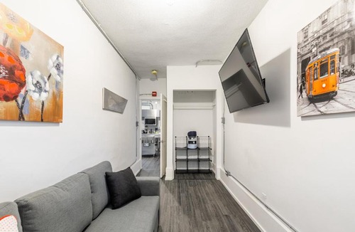 Lowertown Apartment | PRIME Downtown - Upscale 1BR in the Byward Market!