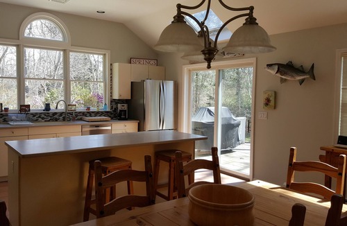 Clearwater Beach House | Pristine East Hampton Getaway! Walk to Private Beach! Huge Outdoor Shower!