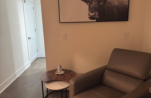 Jericho House | Private 1BR Suite with Jacuzzi in Jericho