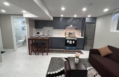 Pickering House | Private 3bedroom Unit, Private entry, 2 parking- pet/smoke free