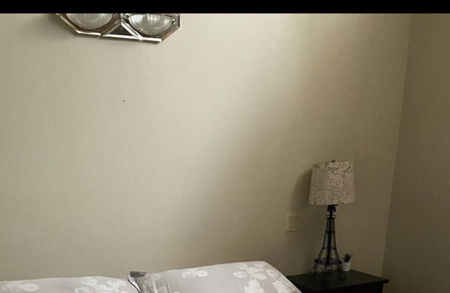 Virgil Apartment | Private apartment close to restaurants!