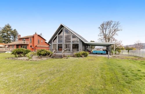 Cathlamet House | Private Dock! 'Escape on the River' in Cathlamet