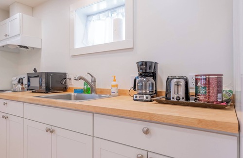 Floyd House | Private Floyd getaway with deck views, full kitchen, washer and dryer, and cozy sleeping spaces.