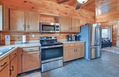 Bee Spring Cottage | Private Hot Tub, Arcade Game: Bee Spring Cabin