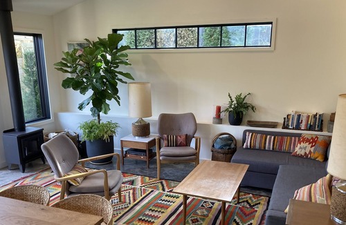Beacon House | Private, modern carriage house. Great for couples!