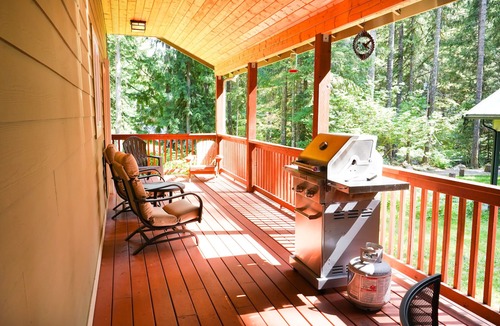 Warnick House | Private Mountain Home w/EV Charger and fireplace!