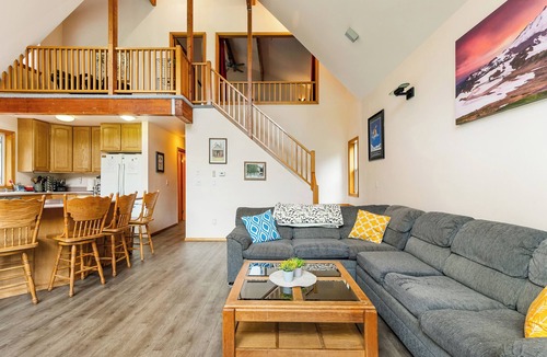 Glacier Cabin | Private Mt Baker View, Hot tub, WIFI sleeps 12