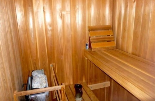 Cougar Creek House | Private studio appartment with great outdoor area