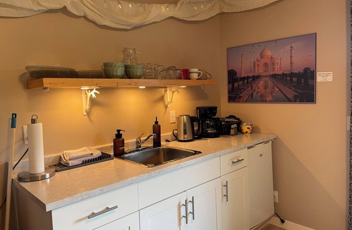 Sandy Hook Apartment | Private Studio on Sechelt Inlet, BC with kitchenette, good for solo/couples.