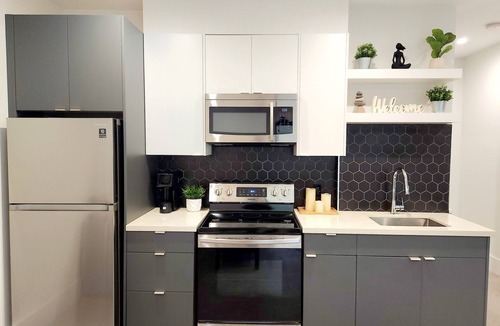 Britannia Beach House | Private suite/Squamish 10 mins/Two king beds/Hike-ride-ski-climb-golf