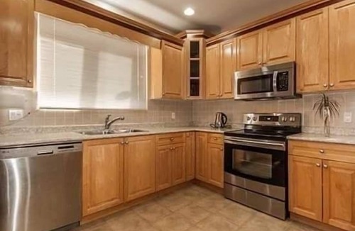 Fleetwood House | Private Upper Bedroom B in a Home/Shared Living Space