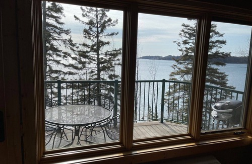 Two Harbors Condo | Privately owned Lakefront Burlington Bay Condo in enjoyable Two Harbors.