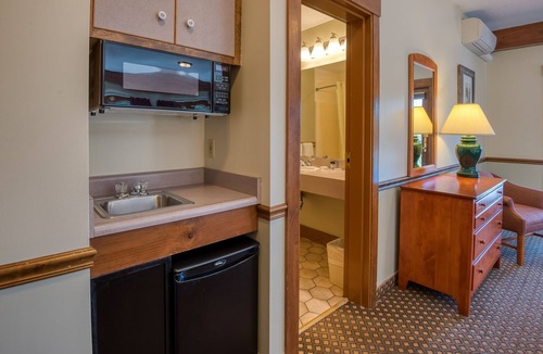 East Madison Hotel | Purity Spring Resort