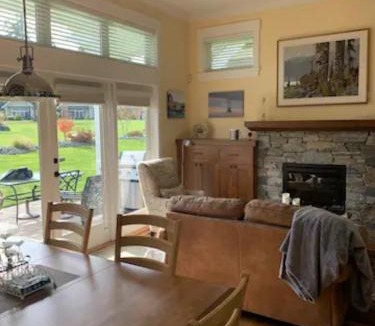 Regional District of Nanaimo Villa | Qualicum Landing Beachside Home