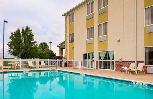 Potomac Hotel | Quality Inn Spring Mills - Martinsburg North