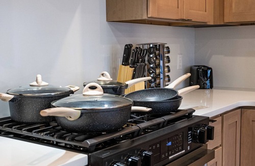 McGinley Square House | Quick PATH access-NYC Metlife Stadium Traveler’s 3BR Modern Designer Home