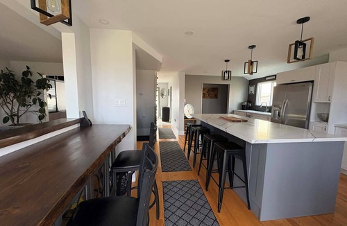 Pickering House | Quiet MAJOR INTERNATIONAL SPORTING EVENT Home Base Near Pickering GO | Executive 4BR Stay