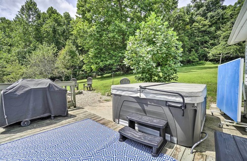 Hallsville Cottage | Quiet Rockbridge Cottage ~ 4 Mi to Hocking Hills!