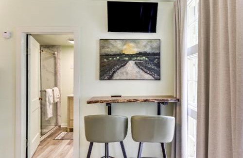Enfield Apartment | Quiet Tree-Lined Yard & EV Charger: Near I95