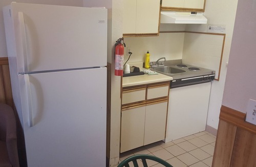 Chilliwack Proper Village West Hotel | Rainbow Motor Inn